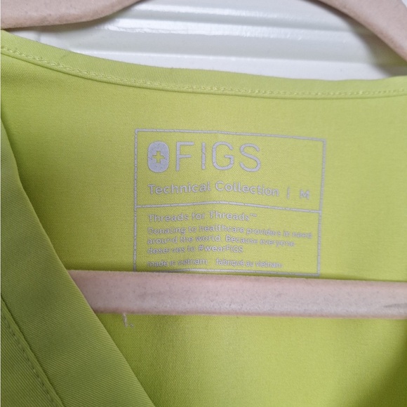 Figs Medium Citrine Neon Yellow Scrub Top - Picture 4 of 8